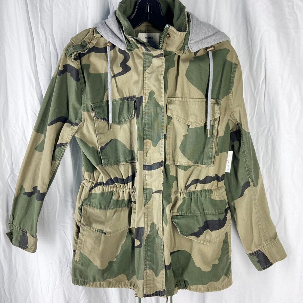 Forever 21 Camouflaged Hooded Jacket Size S